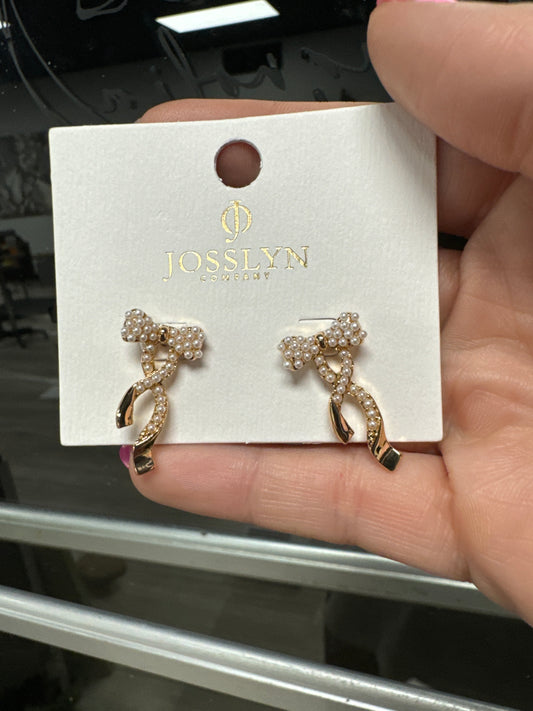 Pearl bow earrings